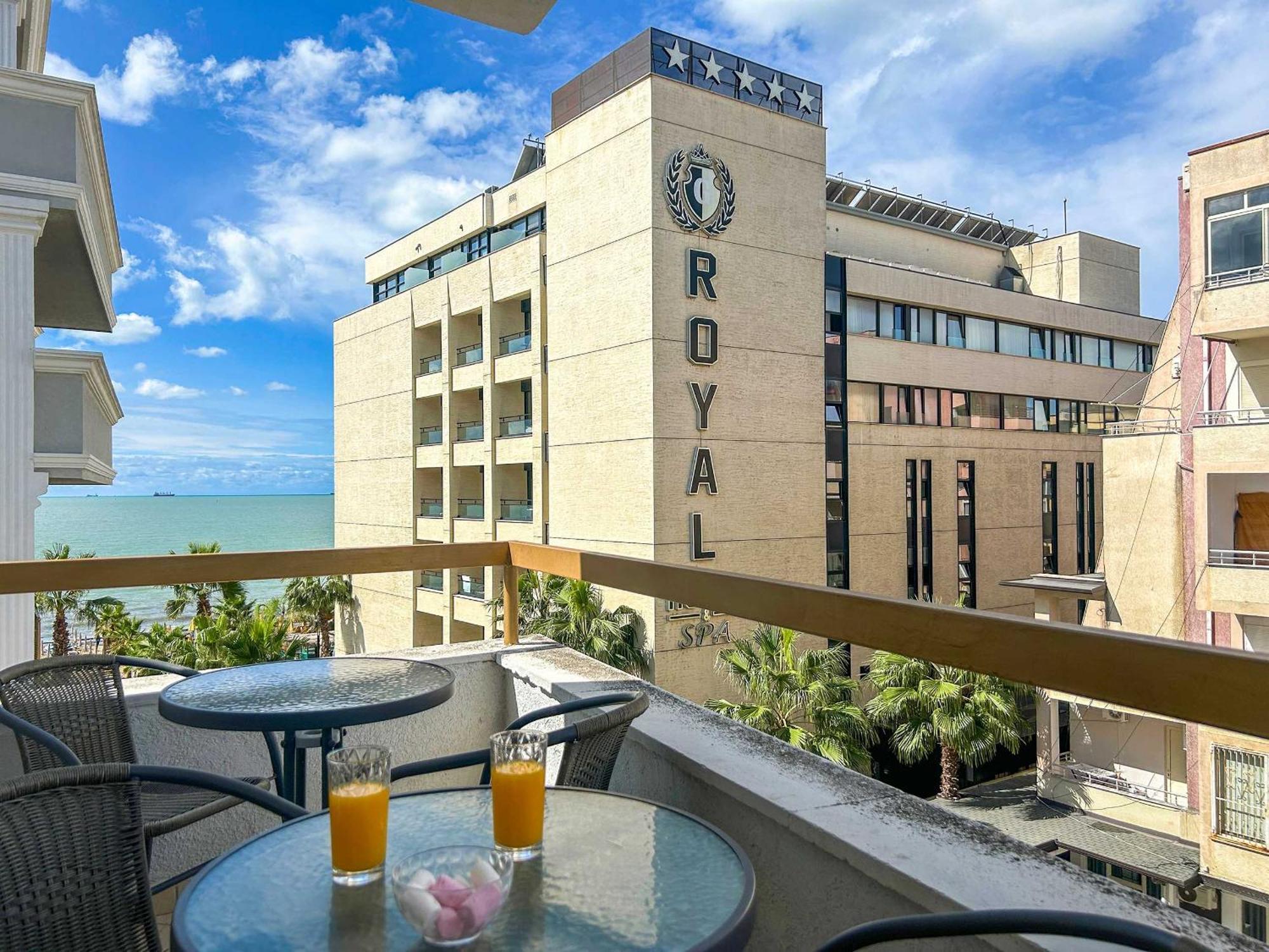 Royal 520 Apartment Durres Bagian luar foto